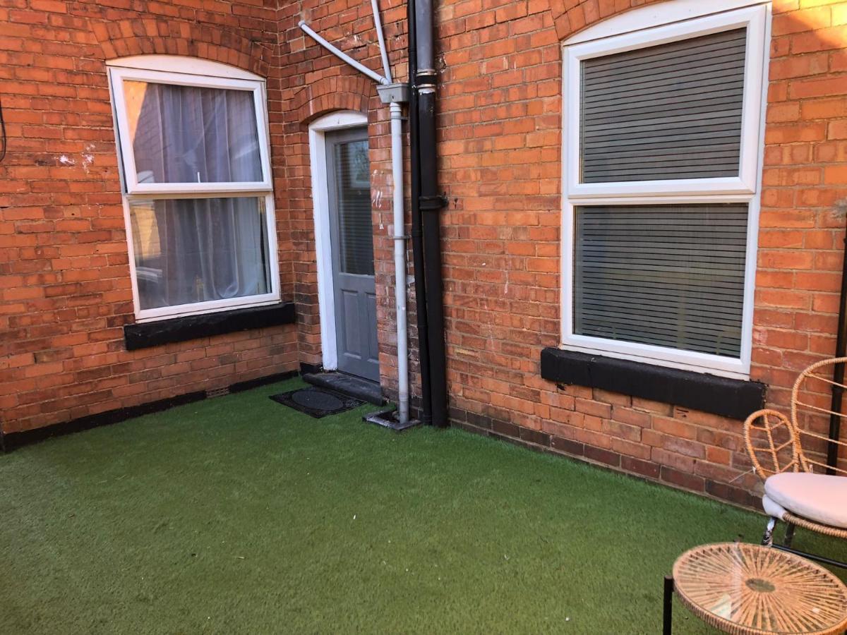 Shm Stays Great For Long Term Stays & Short Stays, 15 Min Drive To City Centre & Airport 2 Min Walk To Shops And Train Station Birmingham Exterior photo
